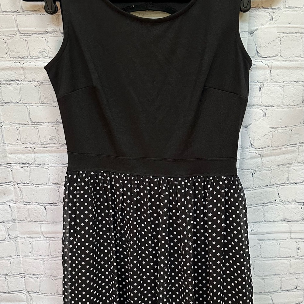Black Fit and Flare Mini Dress with Sleeveless Design for Night Out